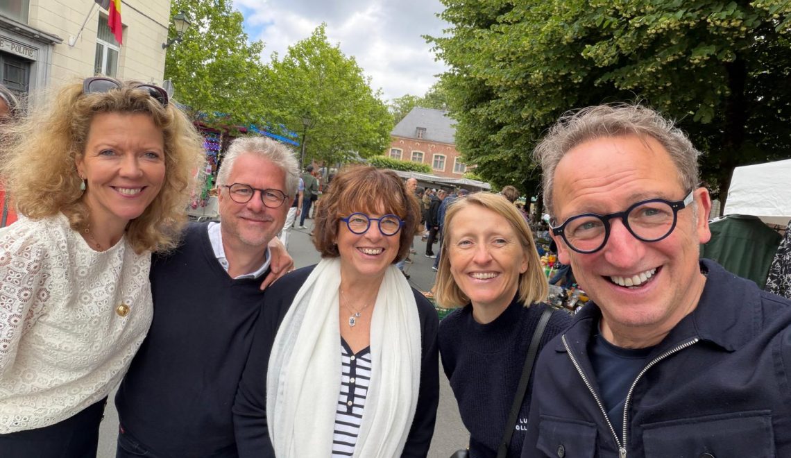 Des échanges concrets avec les habitants à la brocante d’Uccle centre