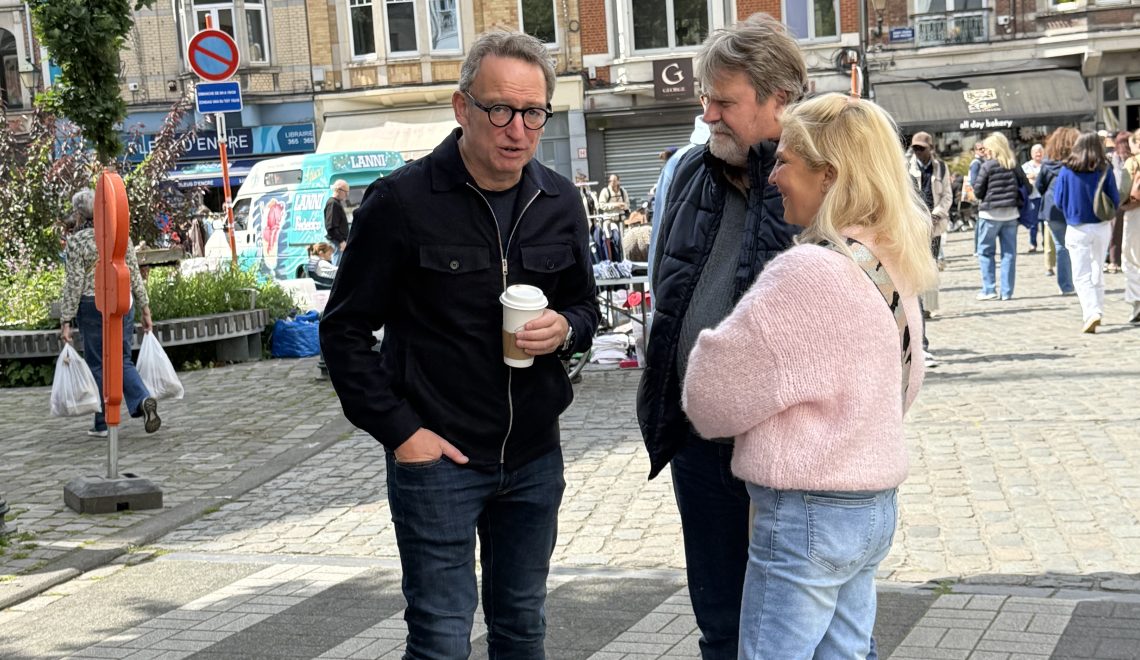 Des échanges concrets avec les habitants à la brocante d’Uccle centre