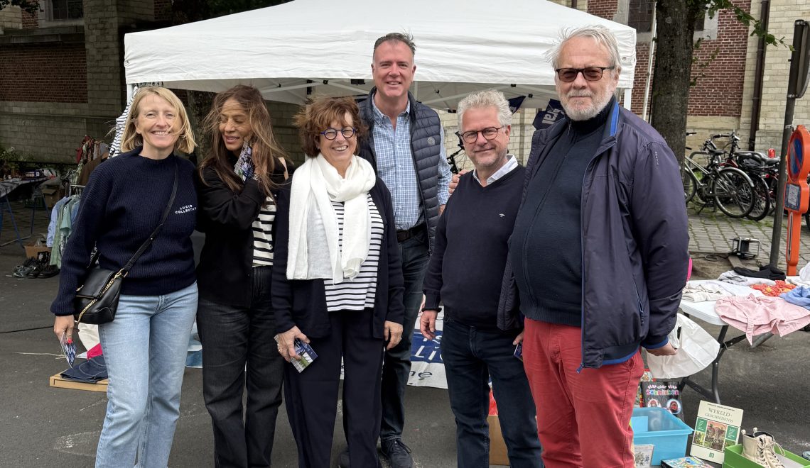 Des échanges concrets avec les habitants à la brocante d’Uccle centre