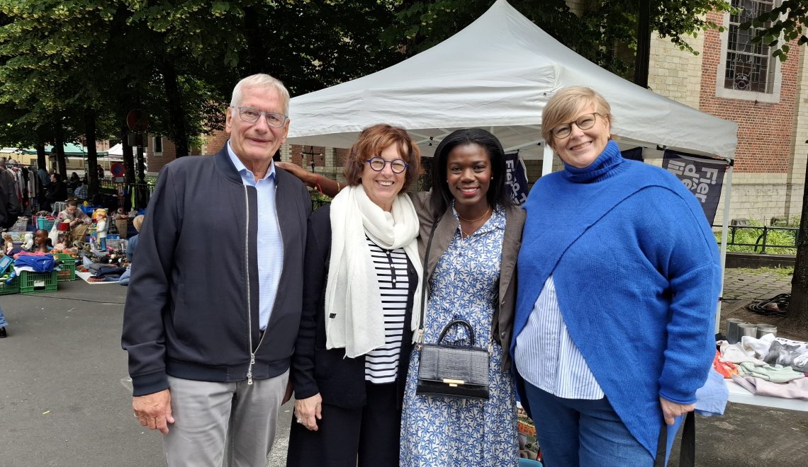 Des échanges concrets avec les habitants à la brocante d’Uccle centre